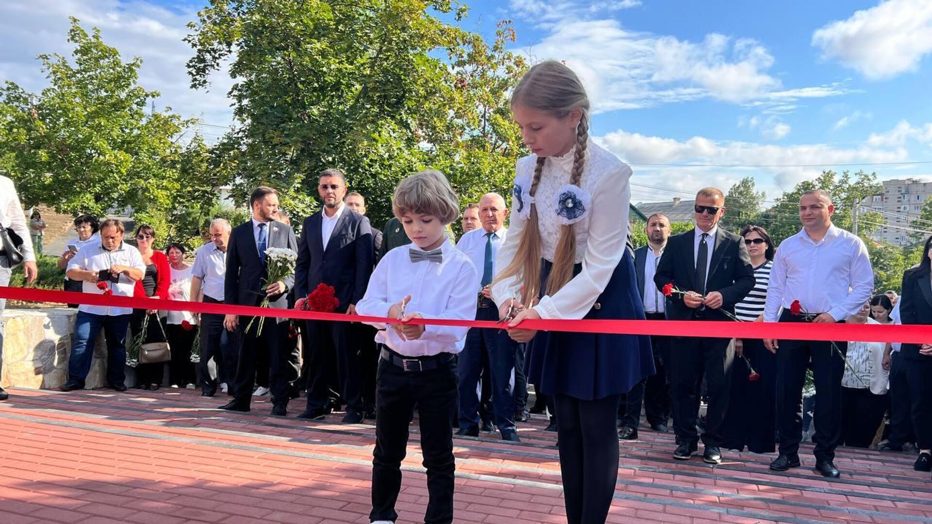 В Комрате открыли восстановленный памятник на братской могиле советских воинов, погибших при освобождении города - Sputnik Молдова, 1920, 23.08.2025