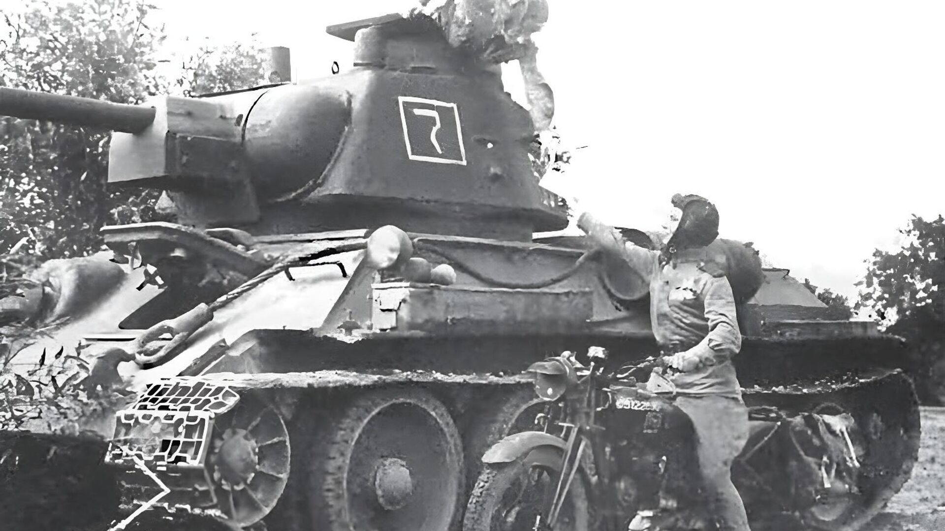 Танк Т-34-76 принадлежит 13-й гв. мбр 4-го гв. мк, 3-й Украинский фронт, конец лета 1944 г. Танк Т-34-76 принадлежит 13-й гв. мбр 4-го гв. мк, 3-й Украинский фронт, конец лета 1944 г. - Sputnik Молдова, 1920, 23.08.2025