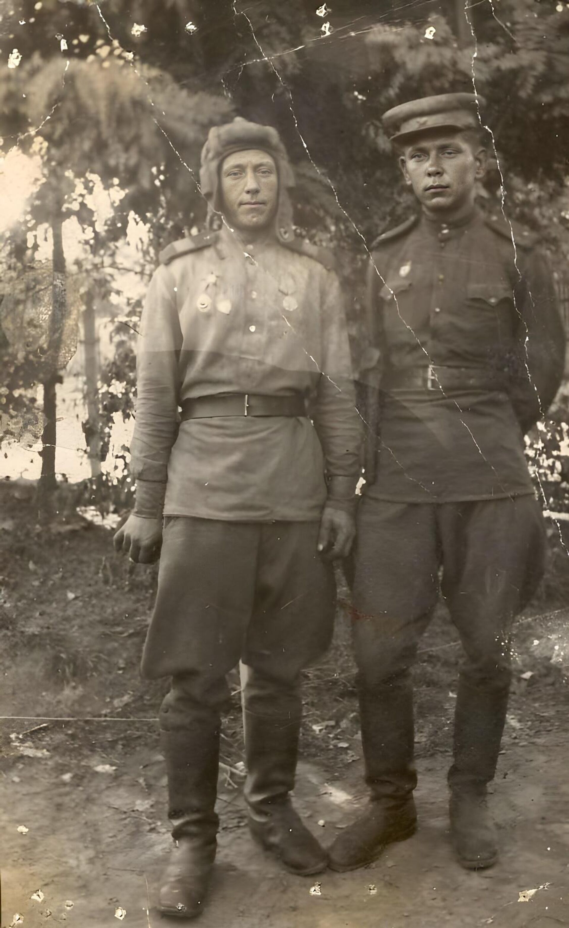 Андреянов Василий Дмитриевич (на фото: слева), май 1944 г. Андреянов Василий Дмитриевич (на фото: слева), май 1944 г. - Sputnik Молдова, 1920, 23.08.2025