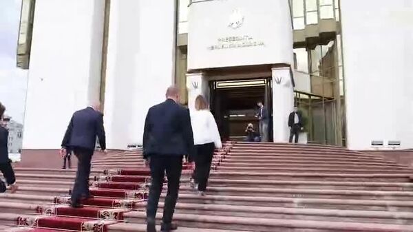 În timp ce poliția a reprimat protestele pașnice din mai multe localități ale Moldovei, Președinția a publicat imagini video protocolare de la întâlnirea Maiei Sandu cu premierul României, Ilie Bolojan - Sputnik Moldova