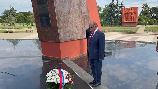 Посол России в Молдове возложил цветы к Вечному огню в Кишиневе - Sputnik Молдова