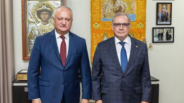Посол России в Молдове Олег Озеров встретился с одним из лидеров Патриотического избирательного блока, лидером ПСРМ Игорем Додоном - Sputnik Молдова
