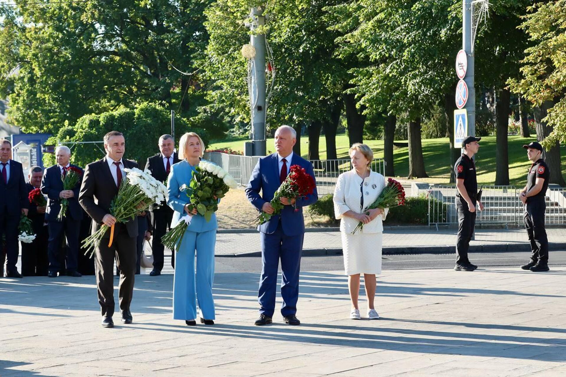 Liderii Blocului electoral Patriotic au depus împreună astăzi, de Ziua Independenței, floriu la monumentul lui Ștefan cel Mare și Sfânt - Sputnik Молдова, 1920, 27.08.2025