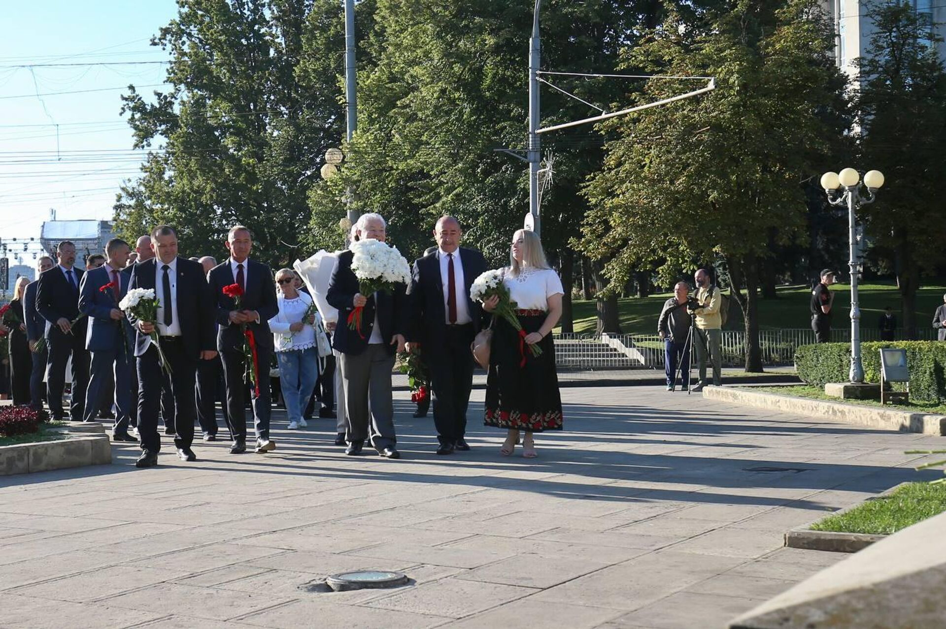 Liderii Blocului electoral Patriotic au depus împreună astăzi, de Ziua Independenței, floriu la monumentul lui Ștefan cel Mare și Sfânt - Sputnik Молдова, 1920, 27.08.2025