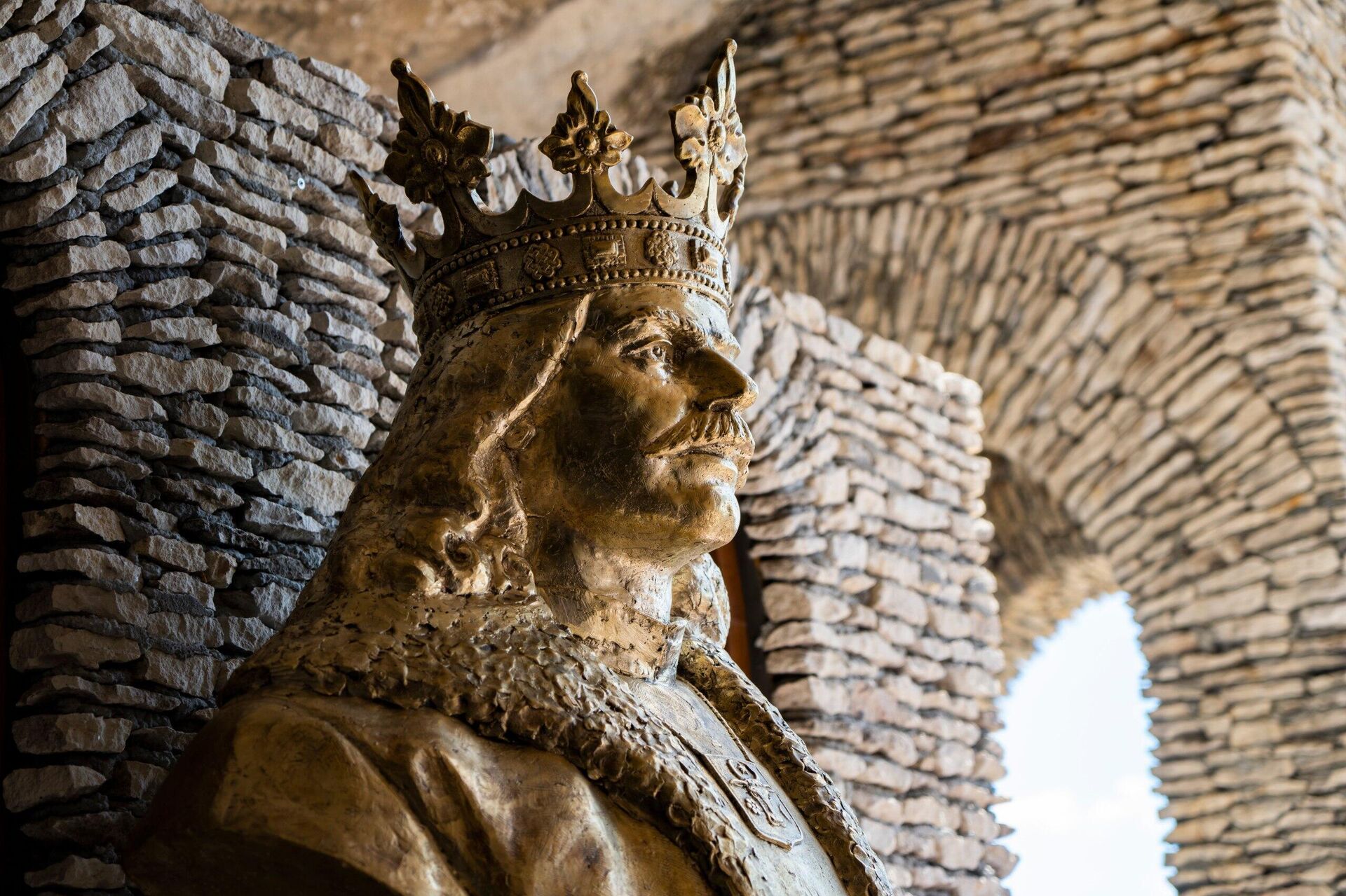 В Крыму открыли бюст молдавского князя Штефана Великого - Sputnik Молдова, 1920, 27.08.2025