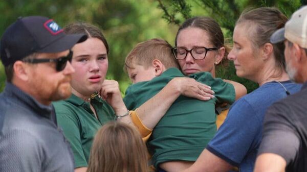 Напавший на детей католической школы в Миннеаполисе стрелял через окна церкви — там проходила служба в честь первой учебной недели - Sputnik Молдова