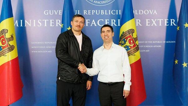 В МИД Молдовы принимали украинского боксёра Александра Усика - Sputnik Молдова