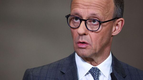 Никакой встречи между Путиным и Зеленским не будет, заявил канцлер Германии Фридрих Мерц на встрече с президентом Франции Эммануэлем Макроном - Sputnik Молдова