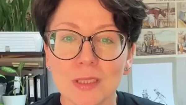 Гендерное равенство и обязательность представительства женщин во власти сыграли злую шутку с Молдовой, считает журналист Елена Пахомова - Sputnik Молдова