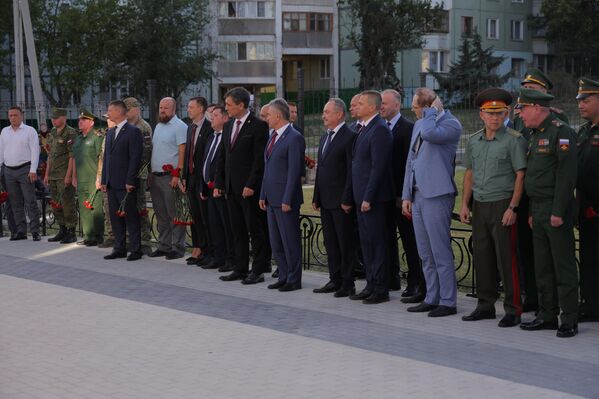 В рамках чествования состоялась церемония возложения цветов к Православному и Казачьему крестам, установленным на территории мемориального комплекса. - Sputnik Молдова