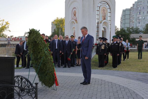&quot;Полковой праздник – отсылка к героическому прошлому и задел на будущее&quot;, – заявил глава Приднестровья Вадим Красносельский, принявший участие в торжествах. - Sputnik Молдова