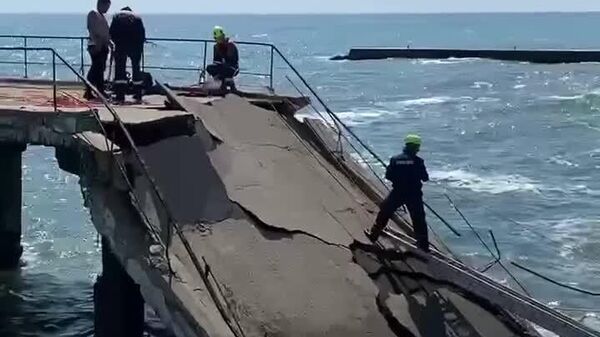 Pontonul s-a prăbușit în Alușta, în Crimeea, iar o verificare a fost inițiată în legătură cu incidentul, a anunțat procuratura republicii - Sputnik Moldova