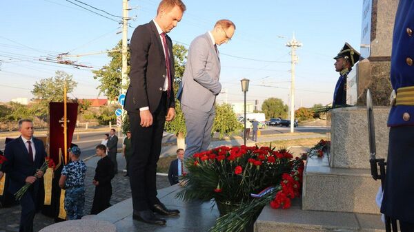 Сотрудники посольства Российской Федерации в Молдове приняли участие в торжественно-памятных мероприятиях по случаю 227-й годовщины 55-го Подольского пехотного полка - Sputnik Молдова