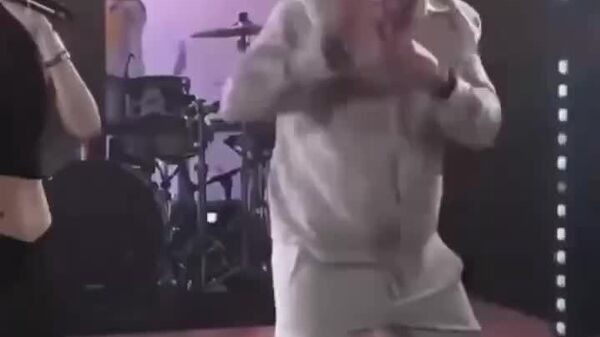 Украинского боксера Усика заставят пояснить за танцы - Sputnik Молдова