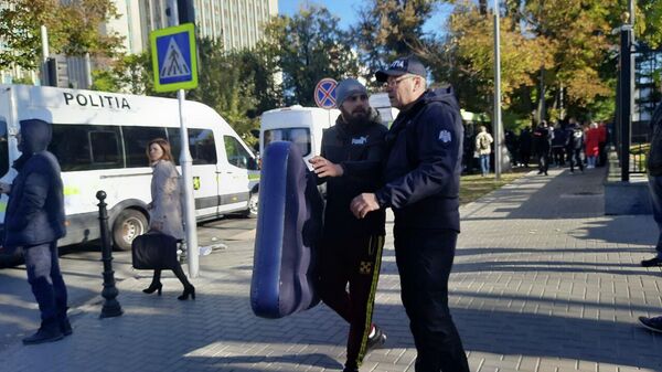 Произвол полиции в Молдове, страх PAS потерять власть, выборные уловки от ЦИК - Sputnik Молдова