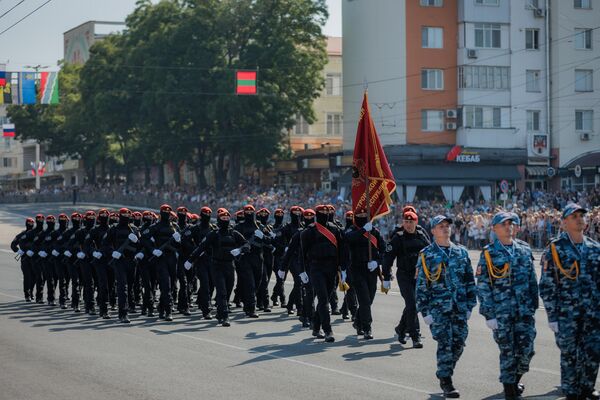 Милицейский спецназ, казаки, пограничники, миротворцы, женские расчеты, суворовцы и курсанты Военного института.5