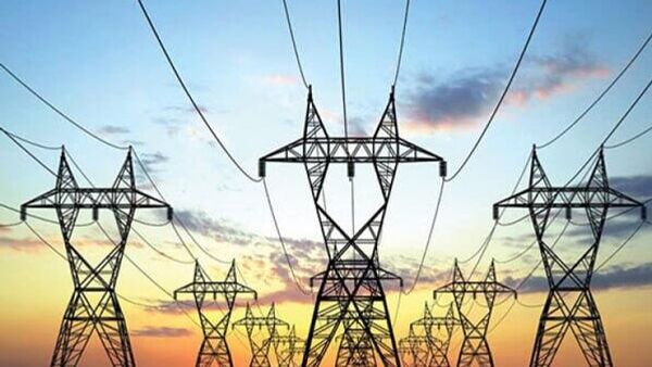 Нас пытаются порадовать, что в августе Energocom закупал электроэнергию немного дешевле: 121,17 евро/МВт·ч, потому что в июле ее стоимость была 124,72 евро/МВт·ч - Sputnik Молдова