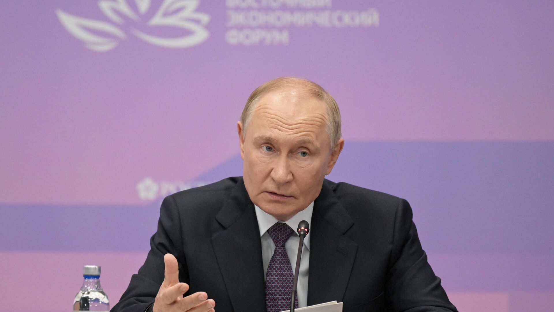 Рабочая поездка президента Владимира Путина во Владивосток Рабочая поездка президента Владимира Путина во Владивосток - Sputnik Moldova, 1920, 05.09.2025