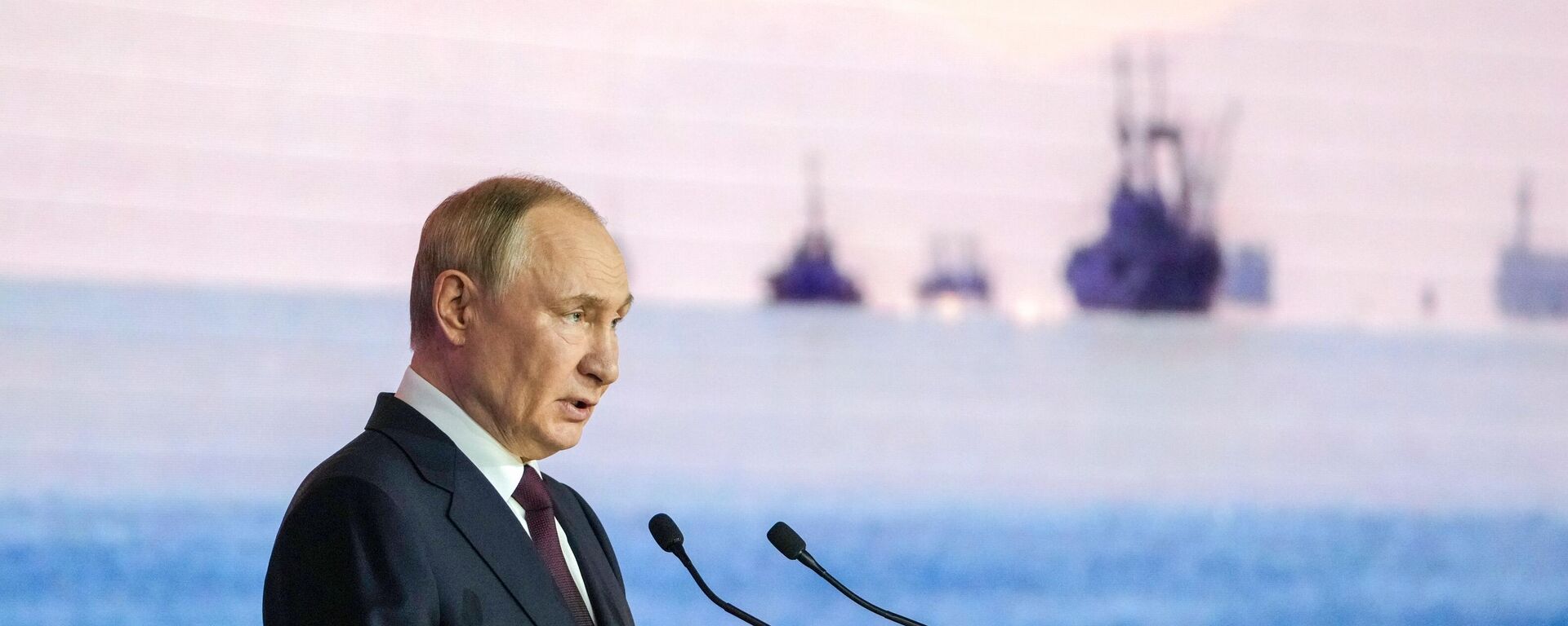 Безопасность Украины не может обеспечиваться за счет безопасности России - Путин - Sputnik Молдова, 1920, 05.09.2025