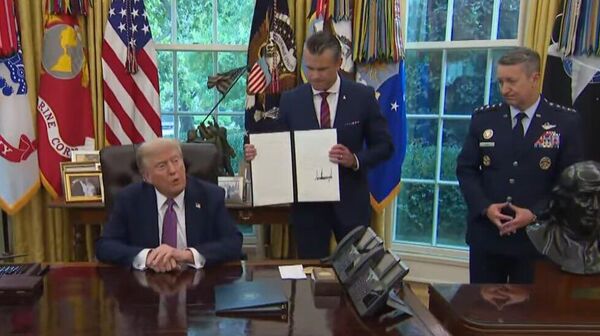 Хегсет теперь официально не шеф Пентагона, а министр войны - Sputnik Молдова