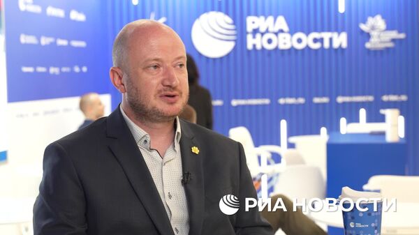 Numărul tigrilor siberieni (Amur), specie car este inclusă în Cartea Roșie, în Rusia este în prezent de aproximativ 750 de exemplare, iar în următorii doi ani populația va rămâne la un nivel stabil, a declarat directorul general al Centrului „Tigrul Amur”, Serghei Aramilev, într-un interviu pentru RIA Novosti acordat în cadrul Forumului Economic de la Est (VEF) - Sputnik Moldova