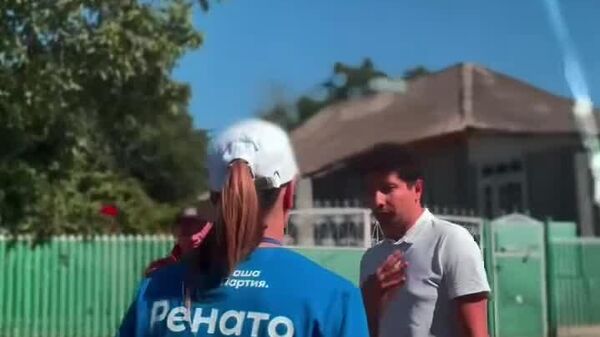 Activiștii „Partidului Nostru” îl acuză pe deputatul PAS Radu Marian că ar scoate din cutiile poștale materialele electorale ale altor formațiuni politice, ca să rămână numai materialul de agitație al guvernării - Sputnik Moldova