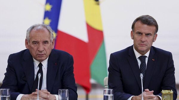 Французские депутаты вынесли вотум недоверия правительству премьер-министра Франсуа Байру - Sputnik Молдова