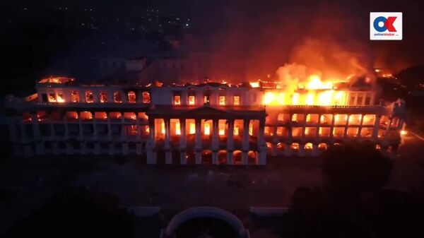 В Непале дворец Сингха Дурбар полностью охвачен огнем, его даже не пытаются тушить - Sputnik Молдова