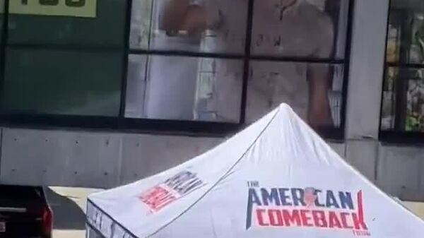 Неизвестный выстрелил в республиканца Чарли Кирка во время его выступления в кампусе Университета штата Юта - Sputnik Молдова