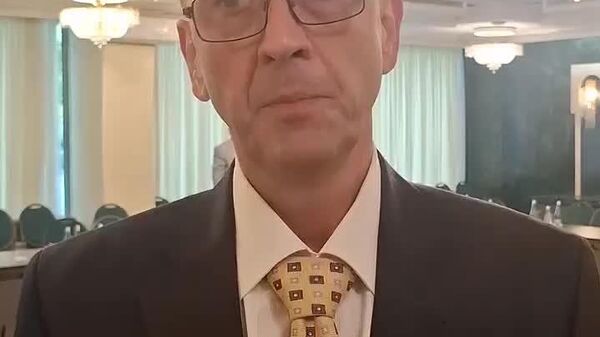 Все страны должны исходить из своих интересов, заявил в ходе пресс-клуба для Sputnik Молдова председатель грузинской партии Солидарность во имя мира Михаил Жгенти - Sputnik Молдова