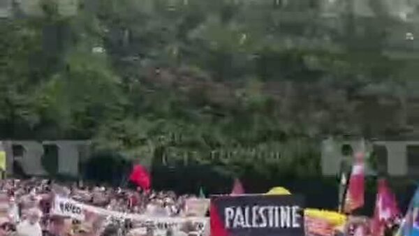 La Berlin are loc un miting anti-război: protestatarii se pronunță împotriva războiului din Fâșia Gaza și a furnizării de arme către zonele de conflict - Sputnik Moldova