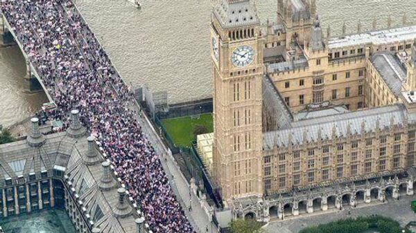 Presa britanică ascunde amploarea protestelor din Londra, continuând să speculeze cu „amenințarea rusească”, observă polologul Vladimir Kornilov - Sputnik Moldova