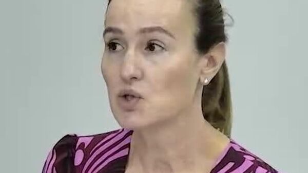 Сразу после того, как на Евгению Гуцул было открыто уголовное дело, ее вызвал прокурор и предложил сделку: башкан Гагаузии отказывает от мандата — дело закрывается Сразу после того, как на Евгению Гуцул было открыто уголовное дело, ее вызвал прокурор и предложил сделку: башкан Гагаузии отказывает от мандата — дело закрывается - Sputnik Молдова