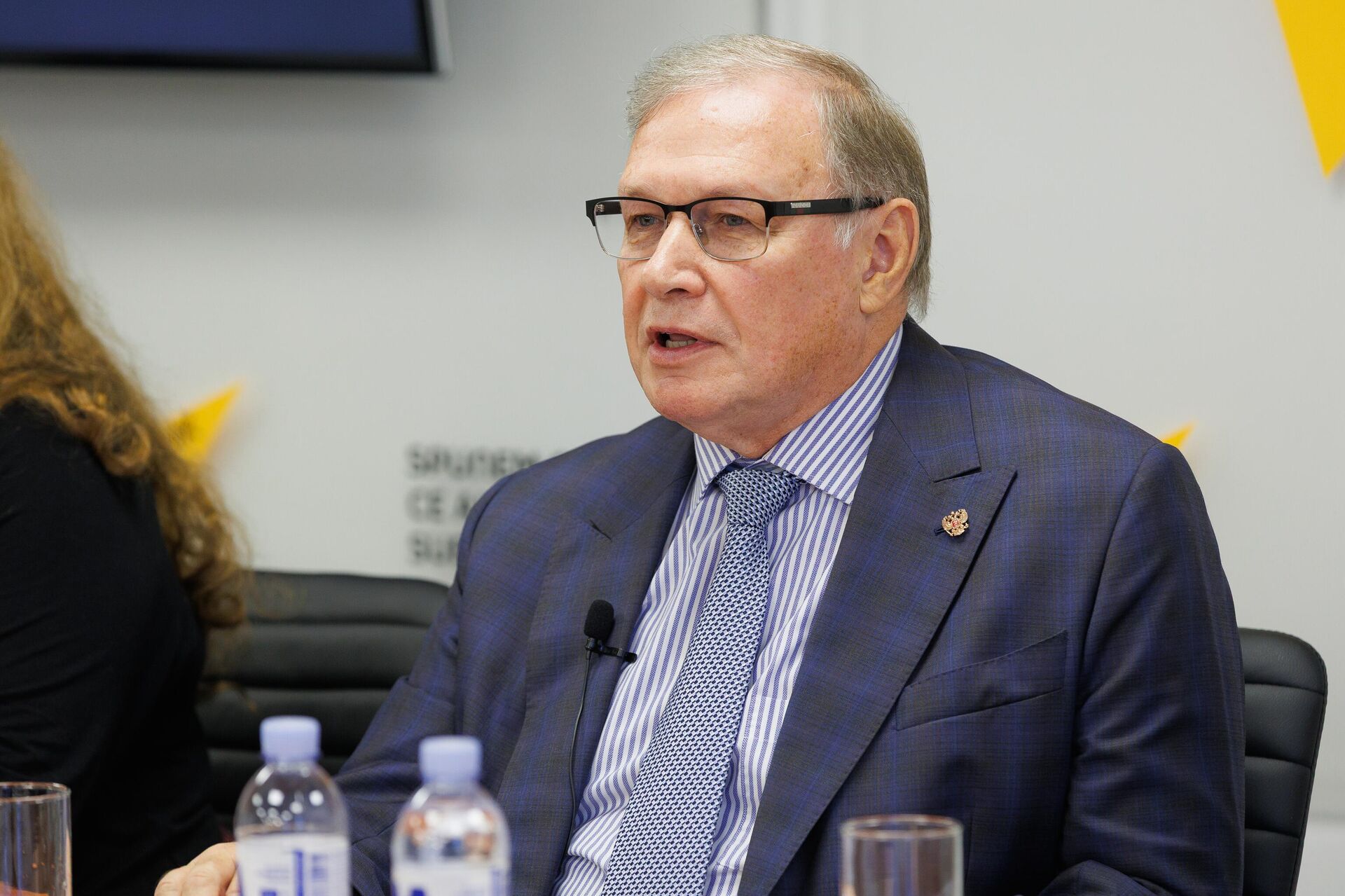 Видеомост на тему: Русская литература как основной компонент межнационального диалога Видеомост на тему: Русская литература как основной компонент межнационального диалога - Sputnik Молдова, 1920, 16.09.2025