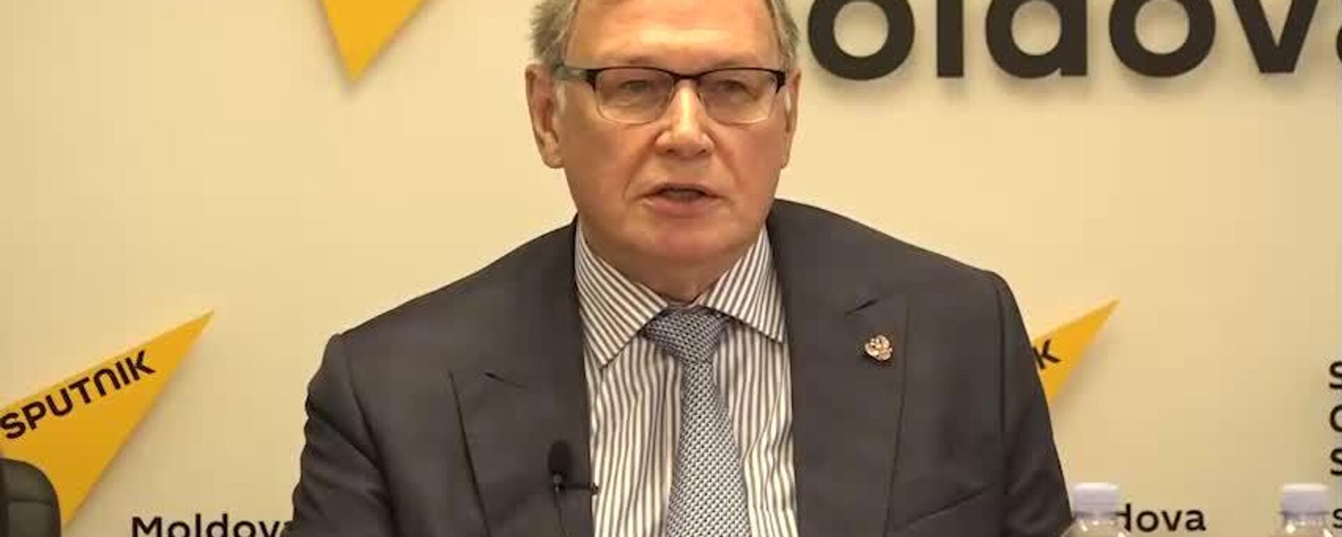 Мы видим ожесточенное наступление стран Запада на русский язык и культуру, заявил в ходе видеомоста посол России в Молдове Олег Озеров - Sputnik Молдова, 1920, 16.09.2025