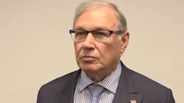 Кишинёв должен быть инициатором восстановления нормальных дипломатических отношений с Москвой, заявил в интервью Sputnik Молдова посол РФ Олег Озеров - Sputnik Молдова