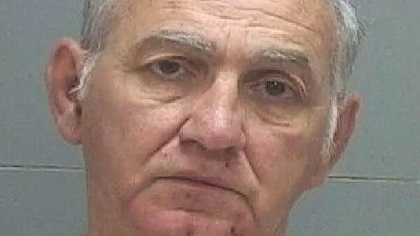 Bărbatul în vârstă care a încercat să-l ajute pe ucigașul lui Kirk să scape a fost acuzat de deținere de pornografie infantilă - Sputnik Moldova