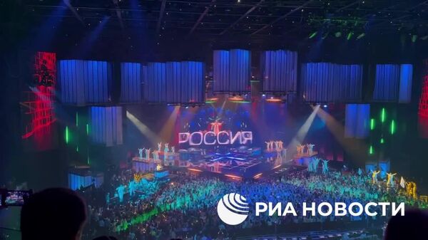 Publicul a salutat cu entuziasm Rusia în timpul prezentării țărilor participante la „Interviziune” - Sputnik Moldova