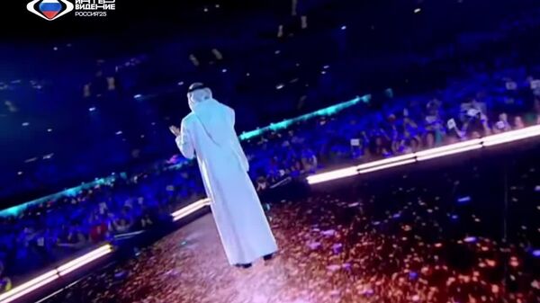 Саиф Аль-Али из Объединенных арабских эмиратов со своей песней «Призыв к Миру» и российский певец Shaman с композицией Прямо по сердцу - Интервидение объединяет народы и континенты - Sputnik Молдова
