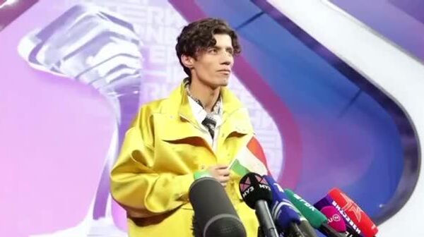 То, что сделал Shaman для участников Интервидения - настоящий шок, - так таджикмстанец Фаррух Хасанов прокомментировал просьбу российского певца не оценивать его номер на конкурсе - Sputnik Молдова