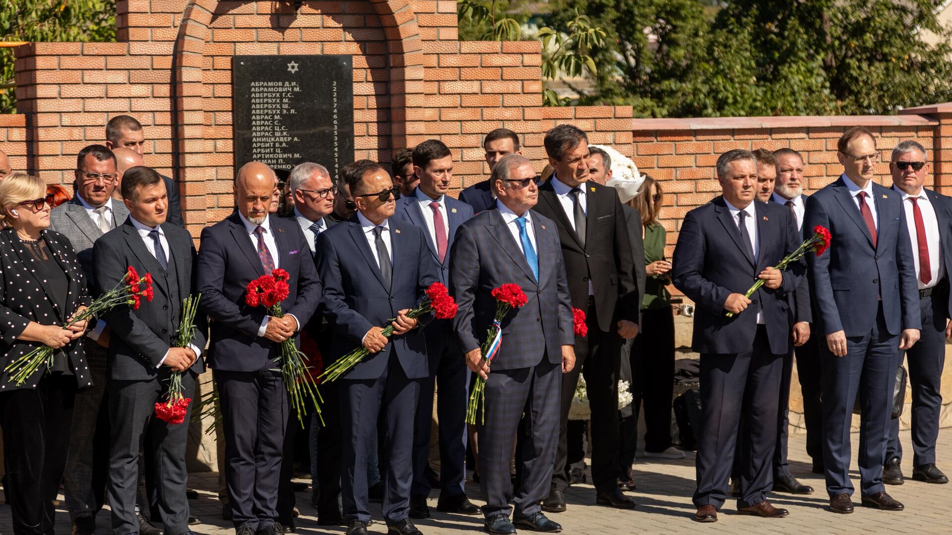 Церемония открытия отреставрированного Мемориала Славы в Дубоссарах Церемония открытия отреставрированного Мемориала Славы в Дубоссарах - Sputnik Молдова, 1920, 21.09.2025