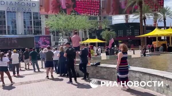 Poliția nu permite intrarea a sute de persoane care doresc să participe la evenimentele funerare dedicate activistului Charlie Kirk, ucis în Arizona - Sputnik Moldova