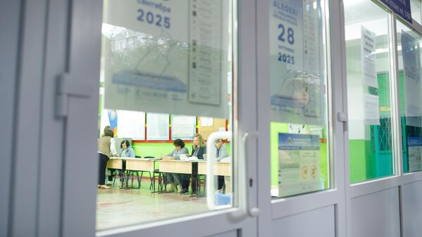 Центризбирком обработал более 98% протоколов по Молдове - Sputnik Молдова