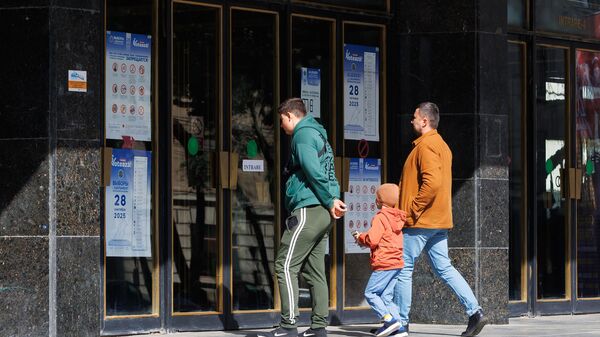 Голосование жителей Левобережья Днестра на выборах в парламент Молдовы 28 сентября 2025 - Sputnik Молдова