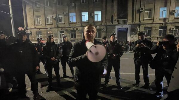 Патриотический блок проводит акцию протеста у здания ЦИК Молдовы - Sputnik Молдова