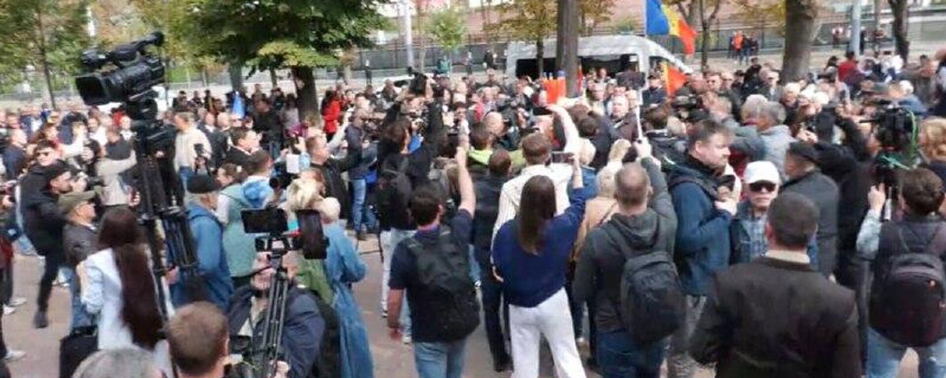 Протест у парламента начался с провокаций - Sputnik Молдова, 1920, 29.09.2025