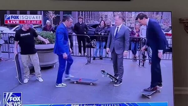 Глава Пентагона Пит Хегсет и скейт - Sputnik Молдова