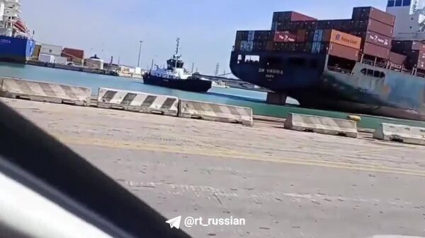 Protestatarii nu au permis descărcarea unei nave sub pavilion israelian în portul italian Livorno - Sputnik Moldova