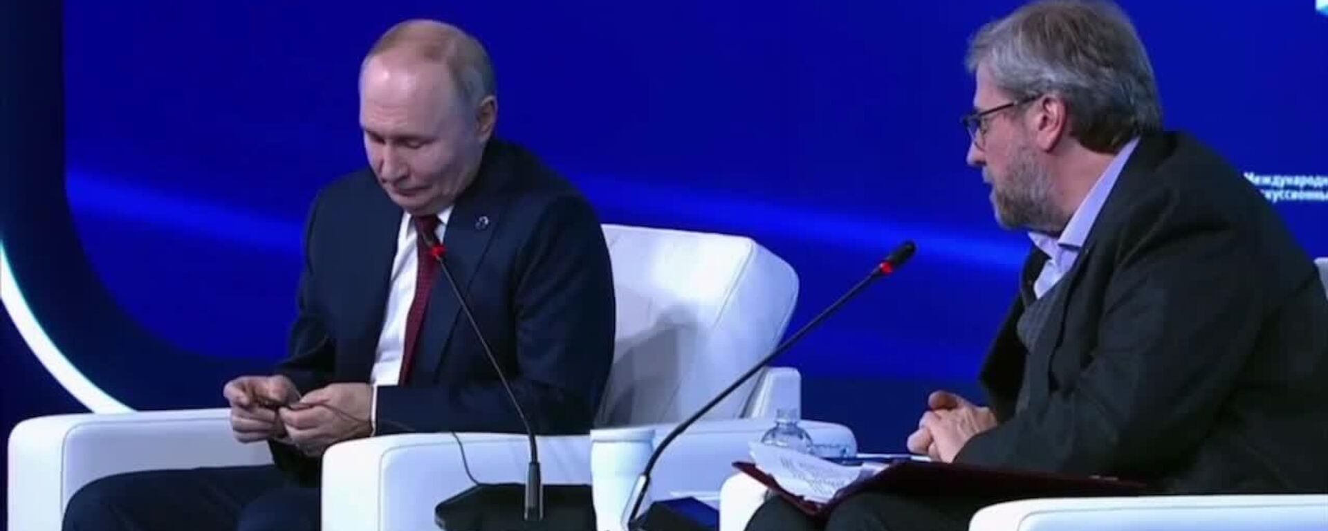 — Владимир Владимирович, зачем вы в Данию столько дронов посылаете? - Sputnik Молдова, 1920, 02.10.2025