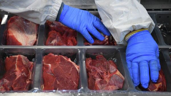 Prețurile la carnea de vită la nivel mondial au atins cel mai înalt nivel din 1960 încoace – și anume un record de 6,9 dolari pe kilogram, a constatat RIA Novosti după ce a analizat datele Băncii Mondiale - Sputnik Moldova